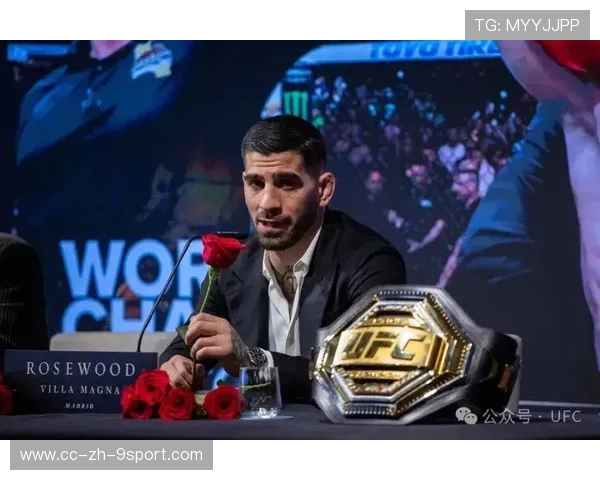 UFC重量级冠军狂轰滥炸，对手险被秒杀