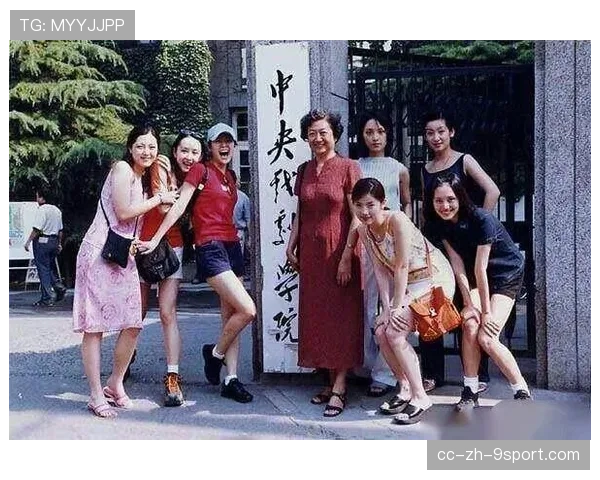 同班同老师,成绩却差距悬殊?人民日报这样说,同班同学一起补课好吗 同班同老师,成绩却差距悬殊?人民日报这样说,同班同学一起补课好吗