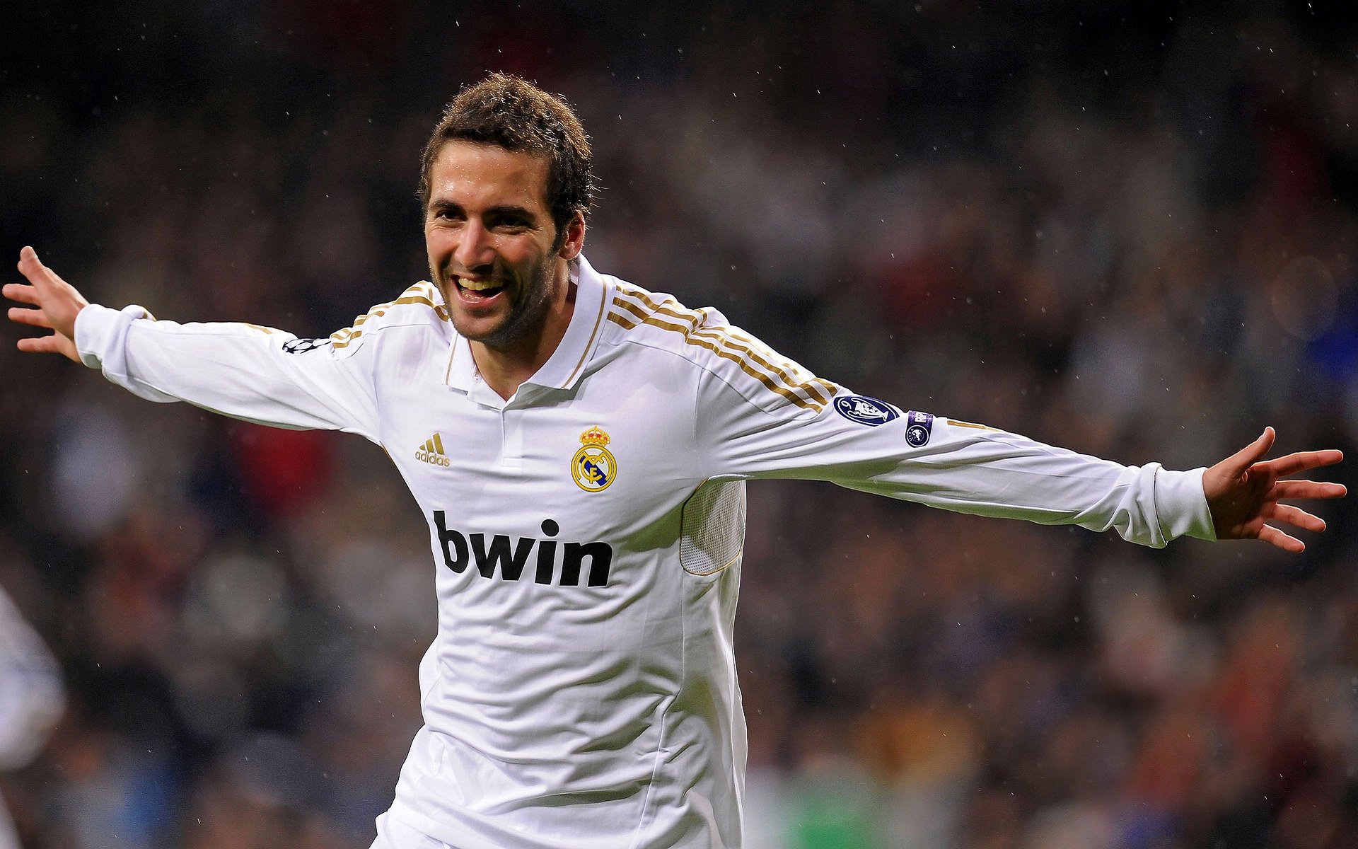 “帕布罗·马特拉的传球与进攻能力,打破美洲狮队防守和进攻的界限”